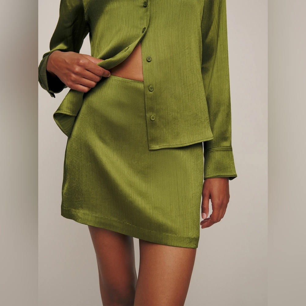 Reformation Veranda Satin Mini Skirt Pear Crinkle Green Size 4